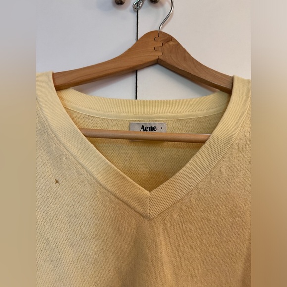 Vintage Acne V-Neck 💛 - Picture 2 of 6